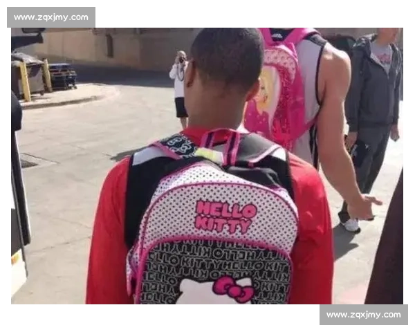 一身白配粉书包!杨瀚森登机赴客场 一身白配粉书包!杨瀚森登机赴客场